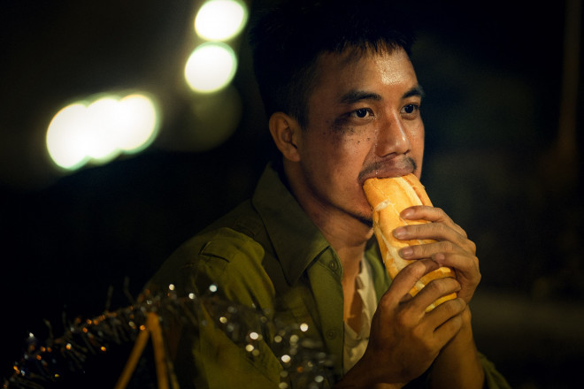 Nói về bộ ảnh, tác giả trẻ Nguyễn Khắc Hiển cho biết: Bộn bề của công việc đã làm người ta quên đi những giá trị thực của cuộc sống, đáng sợ nhất là quên đi ý nghĩa của của gia đình.