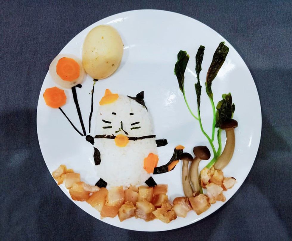 Những dĩa cơm đầy màu sắc được một người cha trang trí mà con yêu thích