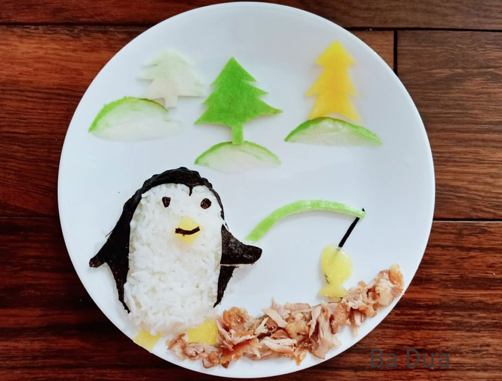 Những dĩa cơm vô cùng cầu kỳ được đầu tư nhiều về thời gian và công sức.