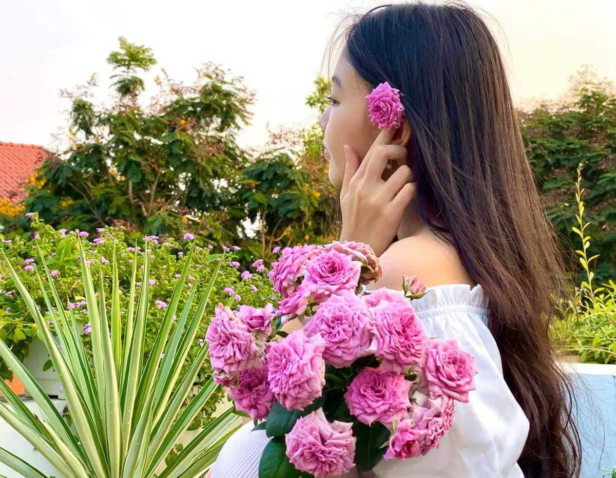 Dù là trang phục giản dị hay cầu kỳ, cô bé đều thể hiện được thần thái của mình qua từng bức ảnh.