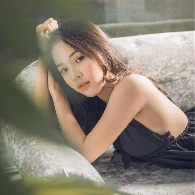 Ban đầu, cô gái quê Phú Yên giảm cân bằng nhịn ăn, song không có hiệu quả và còn tiềm ẩn nguy cơ gây hại sức khỏe. Trúc Lâm sau đó chuyển sang tập gym để giảm cân một cách lành mạnh.