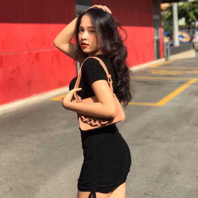 Mỗi ngày, Trúc Lâm dành 2-3 tiếng để thực hiện các bài tập đốt mỡ. Dù có lúc muốn bỏ cuộc vì tập luyện quá mệt mỏi, cô đều vượt qua khi nghĩ đến mục tiêu thay đổi chính mình.