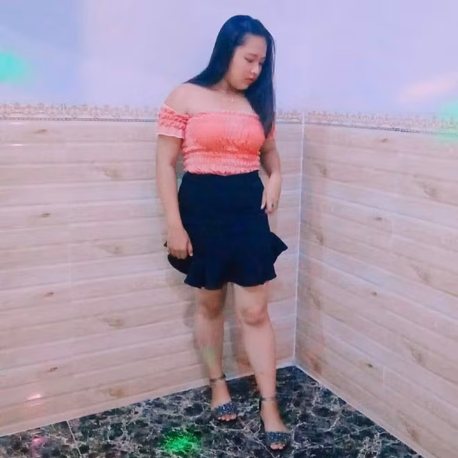 Khác với thân hình quyến rũ ở hiện tại, cách đây 2 năm, hot girl Phú Yên là cô nàng mũm mĩm, nặng 70 kg và có phong cách ăn mặc khá xuề xòa.