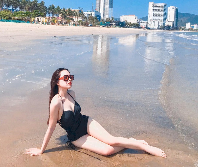 Màn giảm cân thành công đã biến Trúc Lâm từ một cô nàng béo luôn bị chê trở thành hot girl sở hữu thân hình chuẩn đẹp, nóng bỏng.