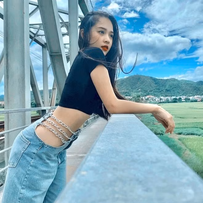 Từ lúc đó, Trúc Lâm quyết định thay đổi bản thân bằng cách xây dựng chế độ ăn uống hợp lý, tập gym đều đặn.