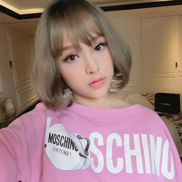 Huyền Baby là 1 trong số những cựu hot girl đình đám nhất của thế hệ 8X. Cô sở hữu gương mặt bầu bĩnh, đáng yêu và trẻ trung hơn rất nhiều so với độ tuổi thực.