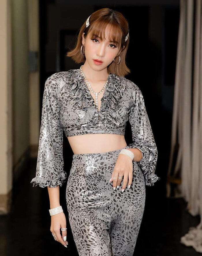 Emily (tên thật Nguyễn Hương Ly) là gương mặt nổi đình đám trên mạng xã hội sau khi giành giải nhất cuộc thi Miss Audition 2007.