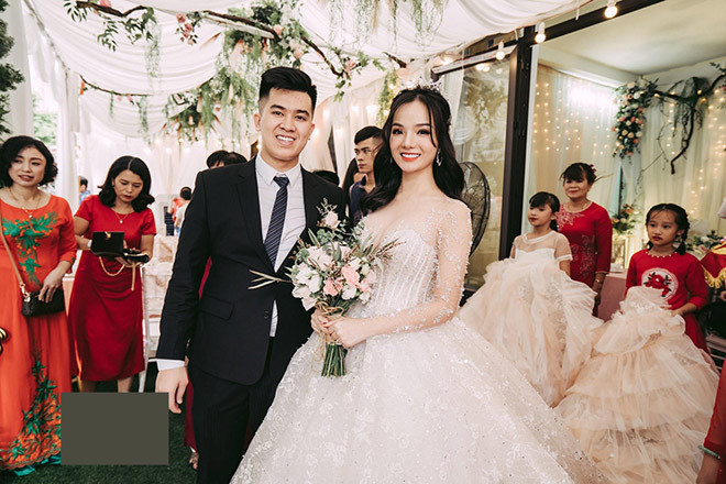 Thuỷ Tiên là một cô gái bướng bỉnh, thích làm theo ý mình, trong cả tình cảm và công việc đều như vậy.