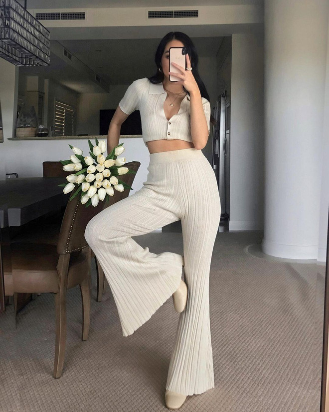 Dù ở góc độ nào cô nàng vẫn nổi bật.