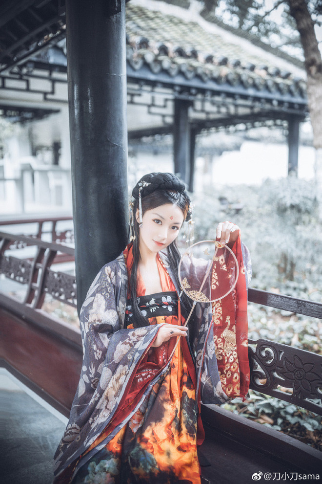 Trước đó, Tiểu Đao từng gây tranh cãi khi đăng ảnh "mộc mạc" lên trang cá nhân, nhưng bị một số dân mạng bóc mẽ là ảnh không photoshop mà lại dùng quá nhiều filter.