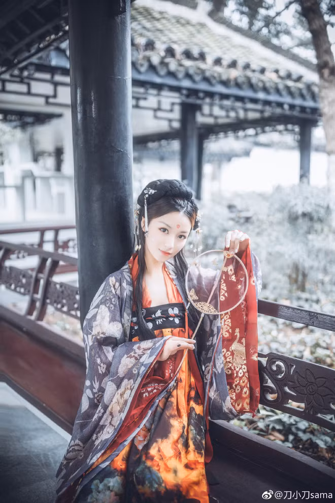 Trước đó, Tiểu Đao từng gây tranh cãi khi đăng ảnh "mộc mạc" lên trang cá nhân, nhưng bị một số dân mạng bóc mẽ là ảnh không photoshop mà lại dùng quá nhiều filter.