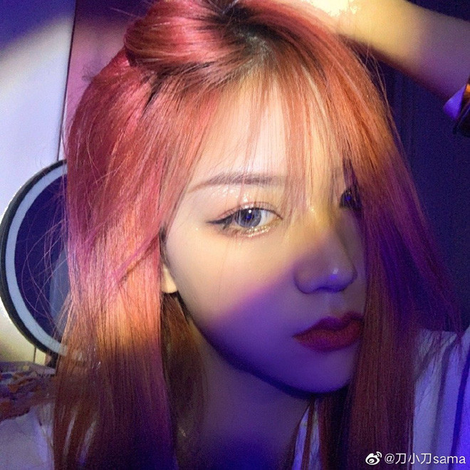 Dáng vẻ xinh đẹp cùng thần thái "không phải dạng vừa" của Tiểu Đao khiến nhiều người không khỏi thích thú.