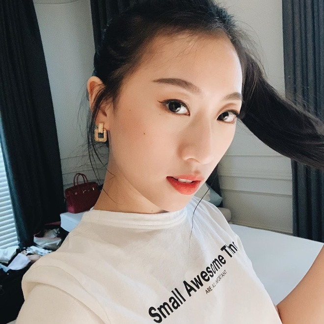 Trang Olive (Nguyễn Minh Trang) - nữ travel blogger nổi tiếng giới trẻ Hà thành cũng may mắn khi được tặng iPhone.