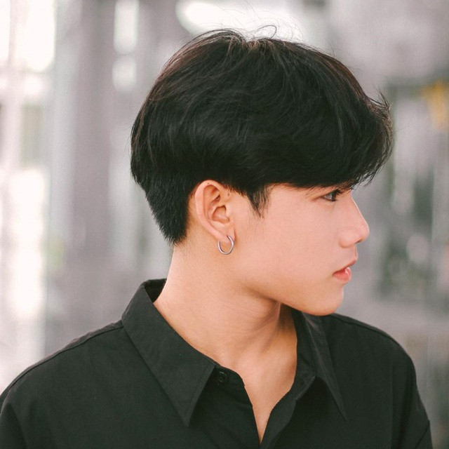 Đinh Quang Anh có gương mặt điển trai, dễ gây ấn tượng với người đối diện.