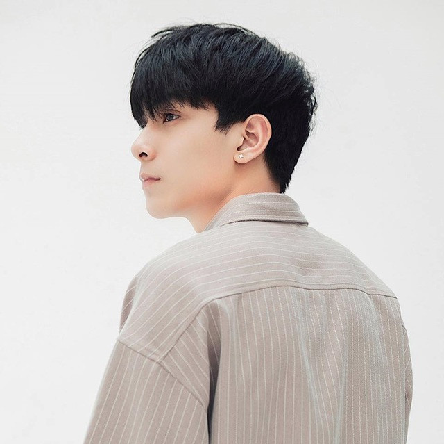 Trần Ngọc Phú Sơn sở hữu gần 26.000 lượt theo dõi trên facebook, hơn 13.000 lượt theo dõi Instagram. Sơn là người mẫu ảnh khá có tiếng.