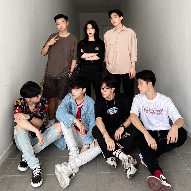 Ngoài nhóm bạn thân là nữ, những nam nhân cũng có hội bạn thân, lại còn sở hữu ngoại hình vô cùng điển trai khiến dân tình mê đắm.