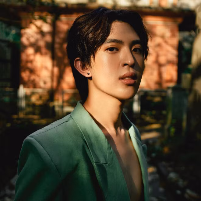 Đáng chú ý, Hoa hậu Phu nhân người Việt Thế giới 2012 cũng bày tỏ rõ thái độ và không ngại tiết lộ cậu con trai cả của mình thuộc "giới tính thứ 3".