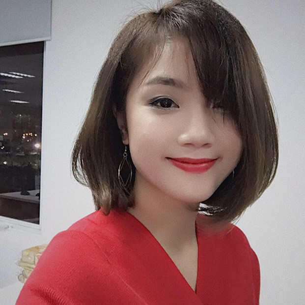 Cô nàng sở hữu vẻ đẹp ngọt ngào và rất đáng yêu. Cùng khuôn mặt tròn với nụ cười tỏa nắng xinh đẹp không khác gì những hot girl đình đám hiện nay.