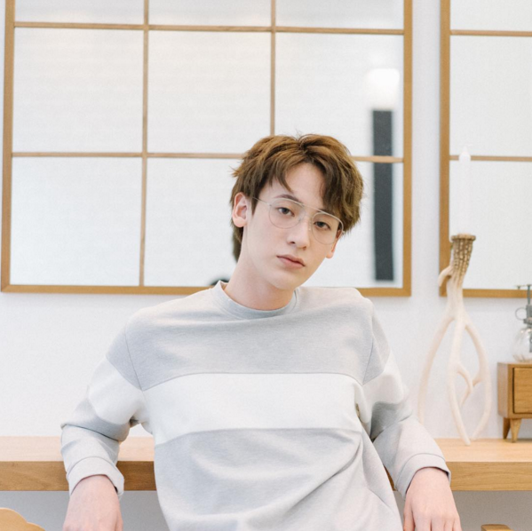 9X sở hữu gương mặt điển trai với chiếc mũi "cực phẩm", đôi môi quyến rũ cùng chiều cao lý tưởng.