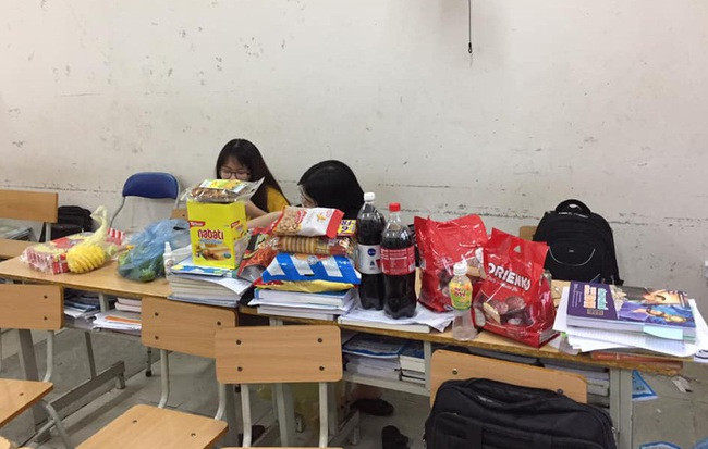 Hoc sinh “xuat chieu” mo hoi cho am thuc ngay giua lop hoc