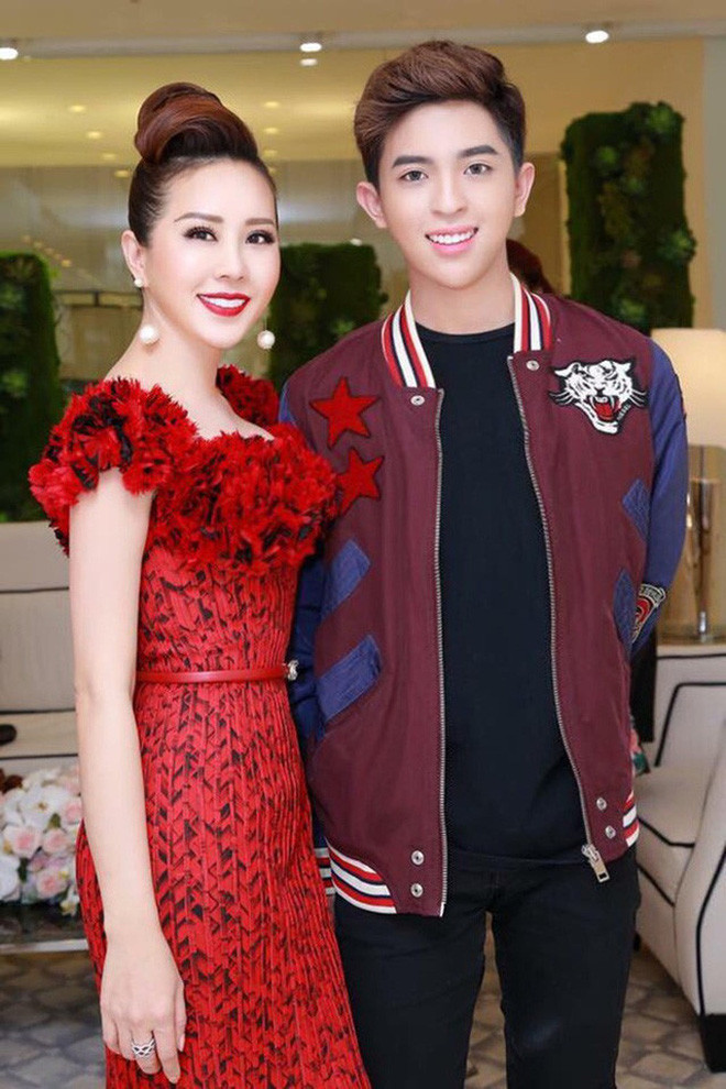 Mỗi lần đi cạnh nhau, cặp mẹ con này lại chiếm spotlight giữa chốn đông người.