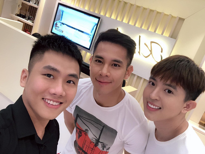 Con trai Hoa hậu Thu Hoài cũng gây chú ý khi thường khoe ảnh cùng nhiều nhân vật nổi tiếng showbiz.