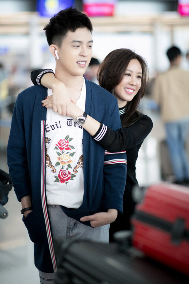 Tín Nguyễn (Nguyễn Phúc Tín) gây chú ý khi là con trai Hoa hậu Thu Hoài. Cứ mỗi lần up ảnh là anh khiến cả hội mê trai xuýt xoa không ngừng bởi dung mạo điển trai không kém gì nhân vật nổi tiếng.