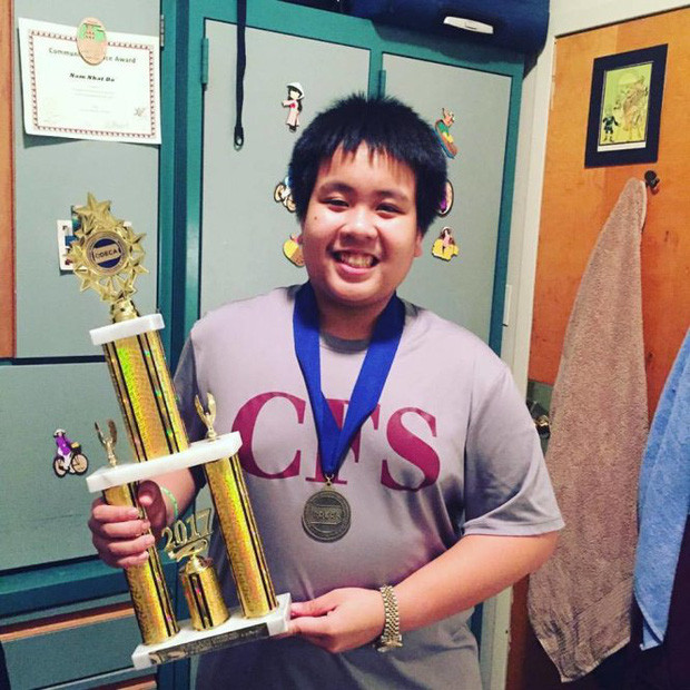 Đỗ Nhật Nam sinh năm 2k1, nghĩa là năm nay 19 tuổi, hiện tại cậu đang sinh sống tại nước ngoài.