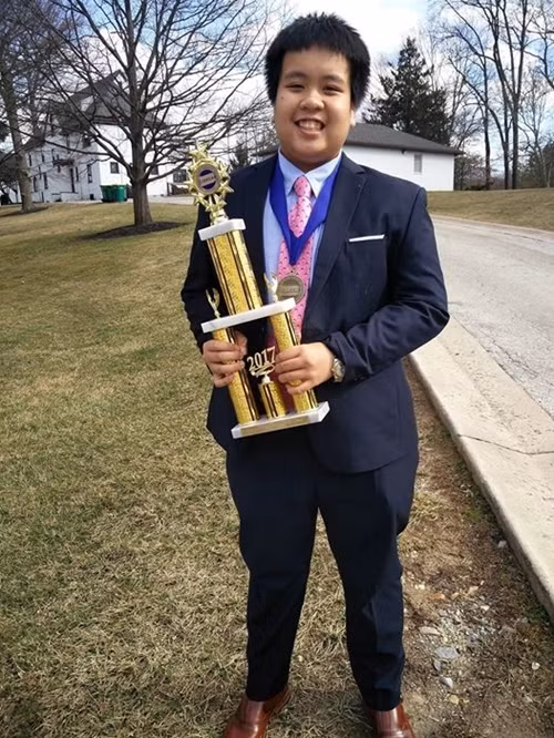 Cậu sống khép kín và chỉ thỉnh thoảng xuất hiện trong các hoạt động liên quan đến giáo dục khi về nghỉ hè tại Việt Nam.