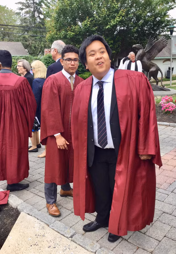 Đặc biệt, ở phần học vấn, tài khoản này cũng ghi rõ là đang học ở trường Pomona College. Điều này khá trùng khớp với những thông tin trước đó được gia đình Nhật Nam công khai.