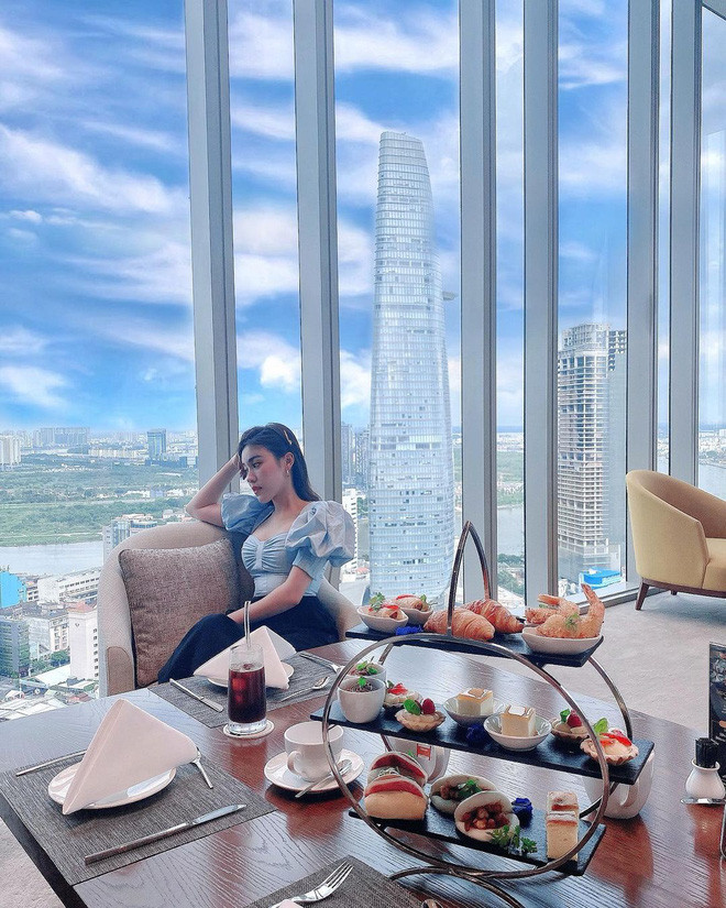 Xuất thân trong gia đình kinh doanh có tiếng ở Hà Nội, cuộc sống của Trinh Hoàng là niềm ao ước của nhiều cô gái.