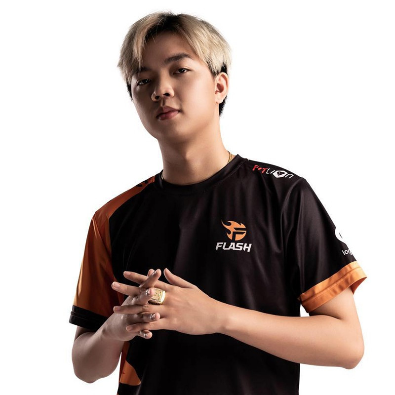 Sau chức vô địch Liên Quân Mobile thế giới năm 2019, cái tên ADC - Trần Đức Chiến bắt đầu được cộng đồng chú ý nhiều hơn.