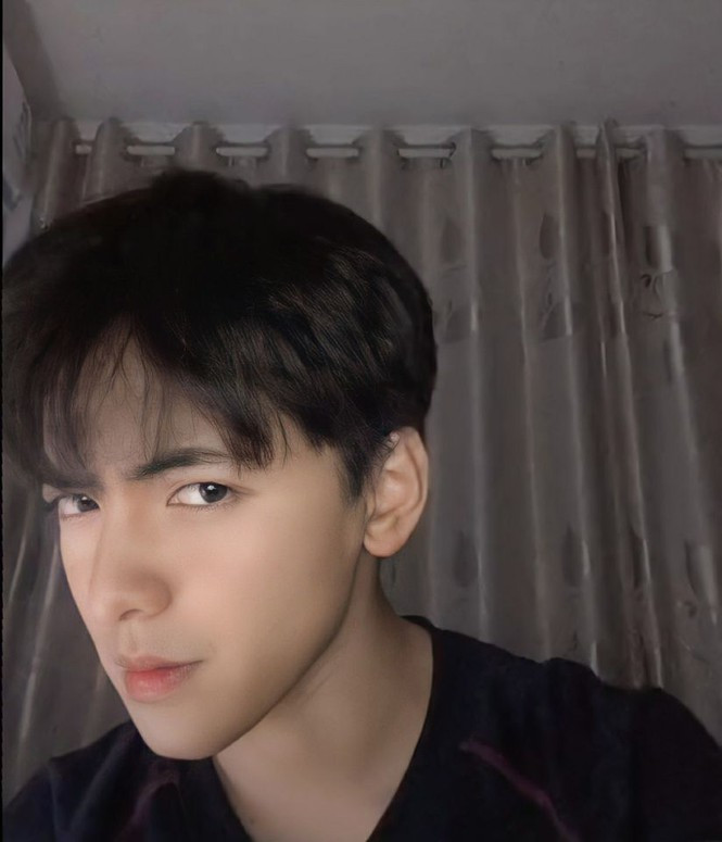 Được biết, hiện tại Khắc Minh đã có bạn gái.