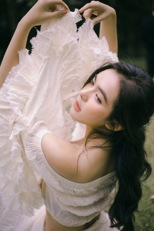 Gái xinh này sở hữu vẻ đẹp lai hòa trộn đã giúp Thiên Trang sở hữu diện mạo ấn tượng, nhìn là nhớ, nổi bật trong dàn hot girl 2k.