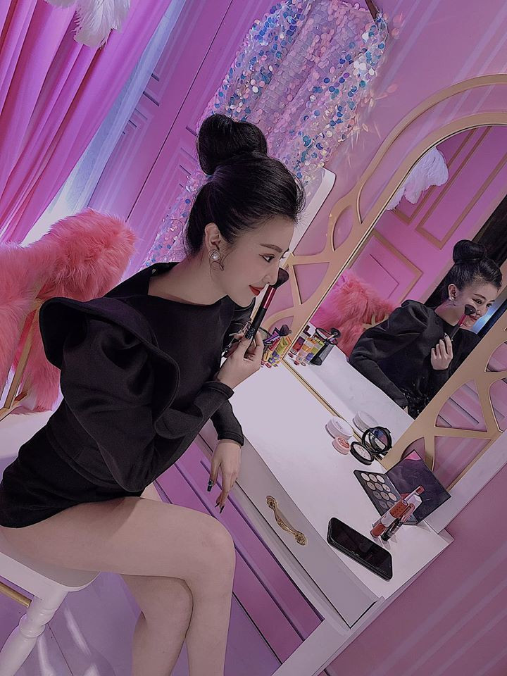 Tuy nhiên, thay vì dấn thân vào showbiz, Bảo Chi lựa chọn cuộc sống bình thường với nghề kinh doanh.