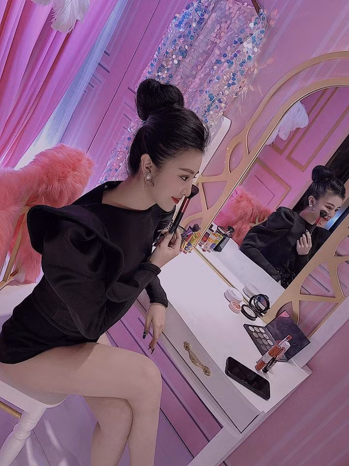 Tuy nhiên, thay vì dấn thân vào showbiz, Bảo Chi lựa chọn cuộc sống bình thường với nghề kinh doanh.