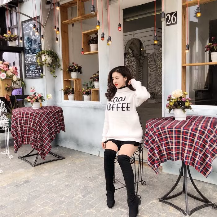 Sau khi nổi tiếng, nhiều người mới phát hiện ra Bảo Chi đã có chồng và con gái. Nhờ sự yêu mến của dân mạng mà cô nàng nhận được rất nhiều lời mời chụp ảnh, đóng phim.