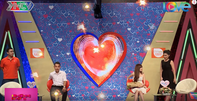 Thậm chí, Ái Thy còn từng gây ra nhiều tranh cãi trong cộng đồng mạng vì sở hữu ngoại hình xinh xắn đến vậy vẫn đến “Bạn muốn hẹn hò” kiếm chồng. Tuy vậy cặp đôi lại khiến khán giả tiếc nuối khi chia tay chóng vánh chỉ sau 20 ngày "bấm nút".