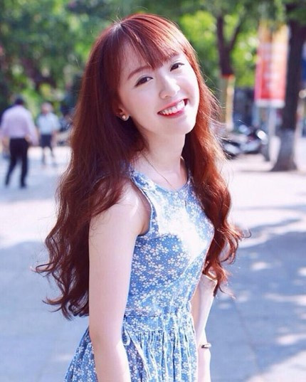 Phong cách ngoài đời của cô cũng rất trẻ trung và gợi cảm. Kiều Phương hiện sinh sống tại thành phố Sydney, Australia.