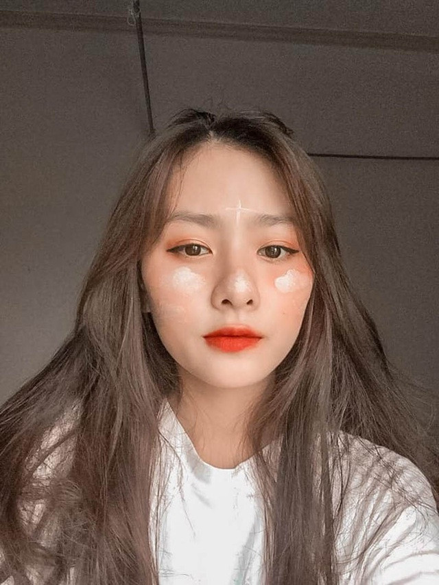 Nữ sinh sở hữu nhan sắc vạn người mê, góc chụp nào cũng cực kỳ xuất sắc.