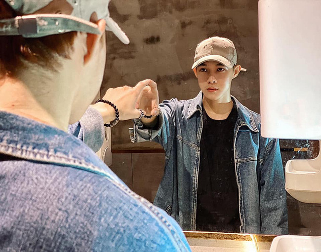 Anh chàng cho biết phải lấy hết dũng cảm để công khai loạt ảnh này, mong những ai từng tự ti - mặc cảm vì ngoại hình giống mình dũng cảm thay đổi.