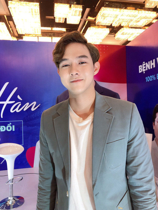 Ngoại hình của Minh Hoàng sau khi phẫu thuật thẩm mỹ cách đây 5 năm.