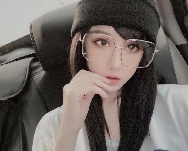 Mặc dù đã phẫu thuật thẩm mỹ khuôn mặt, nhưng không thể phủ nhận rằng nhan sắc của Bella cực xinh đẹp, cuốn hút.