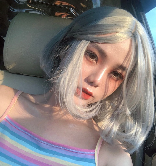 Ái Nguyên được giới trẻ biết đến nhờ cô là một trong những cô gái mặc theo phong cách thời trang Techwear - “mặc đồ công nghệ”.