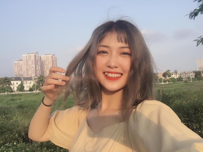 Cô gái này được cư dân mạng ưu ái gọi với danh xưng “búp bê võ thuật” bởi nét đẹp hài hòa giữa sự mạnh mẽ, dẻo dai và sự nữ tính vốn có.