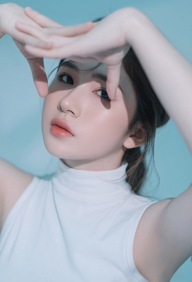 Mặt lạnh lùng, nữ sinh 2K Quảng Ngãi khiến dân tình chết mê Mat lanh lung, nu sinh 2K Quang Ngai khien dan tinh chet me