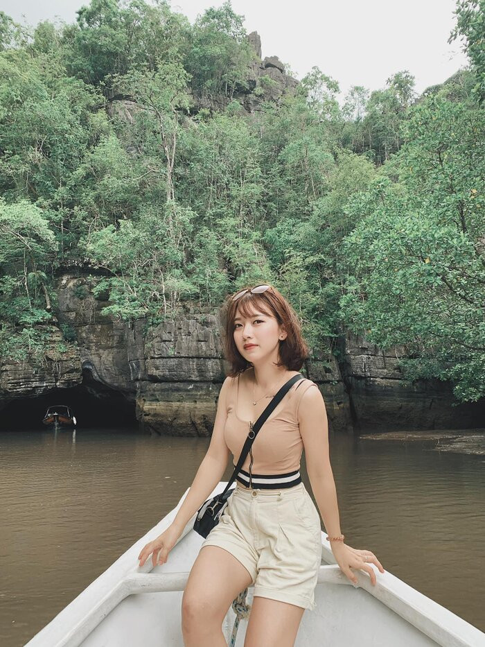 Tại trang cá nhân, Thúy Ngân thường khoe ảnh đi chơi, du lịch trong và ngoài nước.