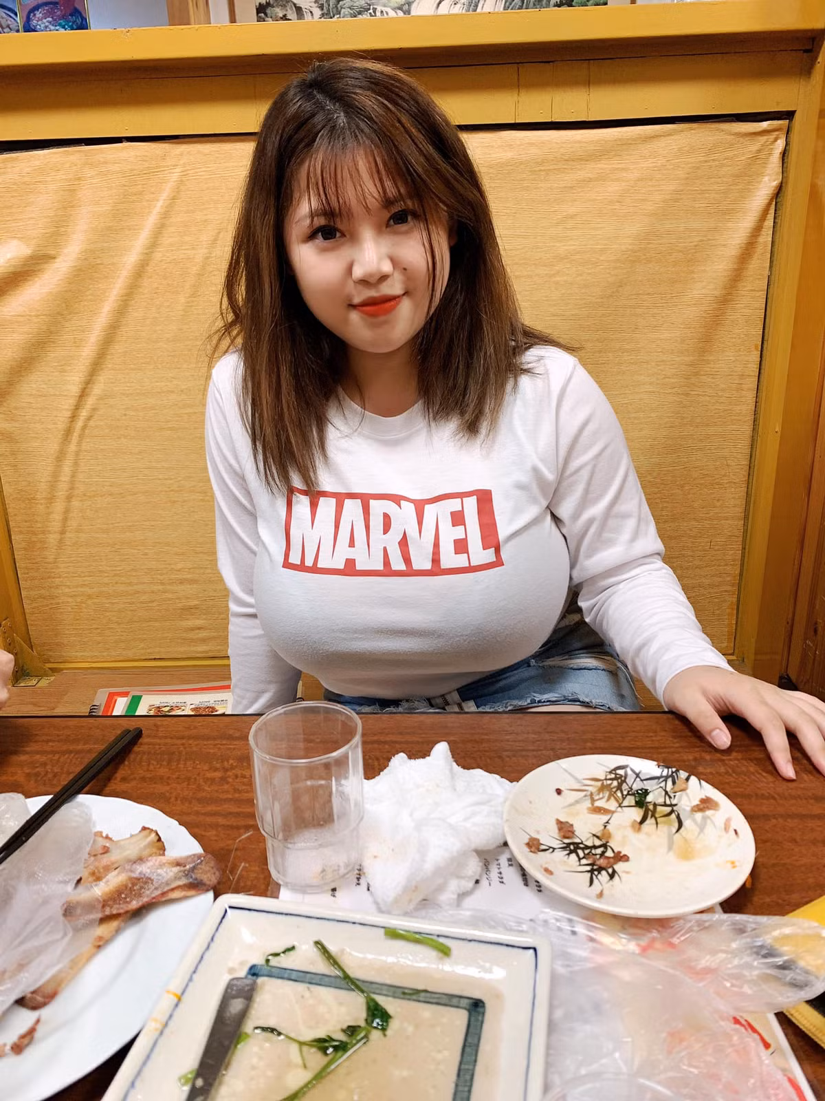 Tuy đã phẫu thuật nhưng vòng một của cô dường như vẫn trở lại với con số cũ.