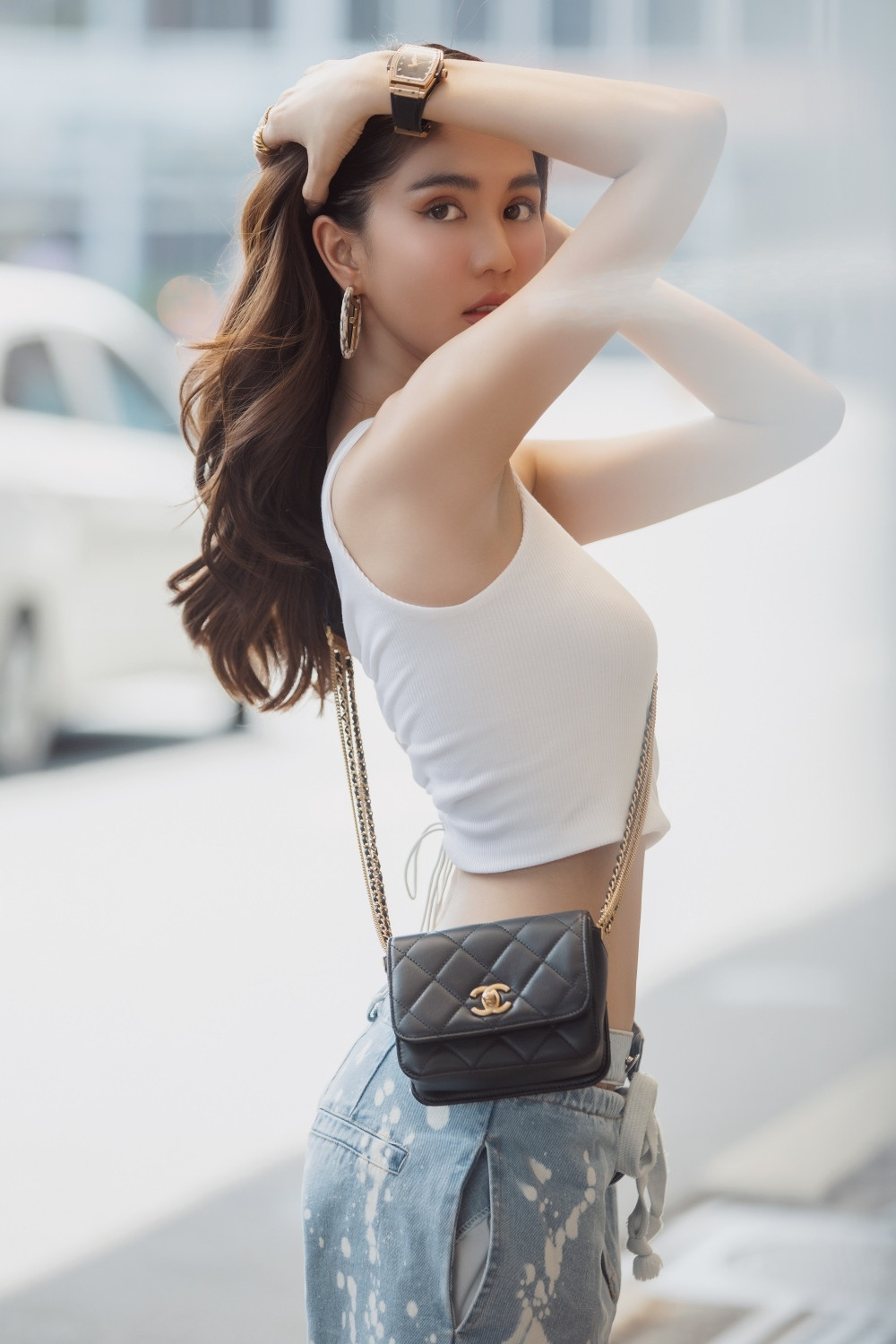 Một trong những điểm mà phái nữ luôn cảm thấy ngưỡng mộ Ngọc Trinh chính là "vòng eo con kiến".