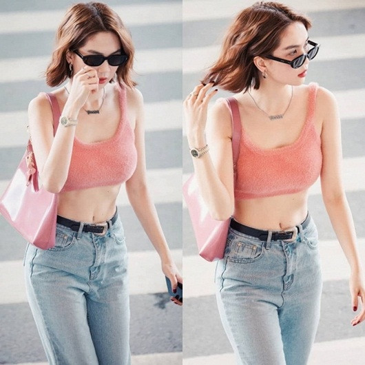 5 lần 7 lượt chọn crop top đủ thấy nữ hoàng nội y đam mê item thời trang này cỡ nào.